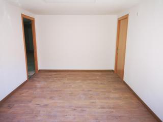 Lloguer Local Comercial a De ribes 49. Local para despacho o actividades