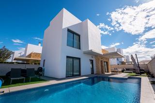 Chalet  Avenida guatemala. Villa independiente en ciudad quesada,
