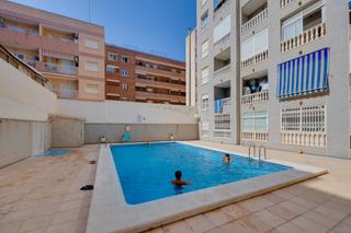 Estudi en Calle los gases 50. Estudio en planta tico en residencial con piscina