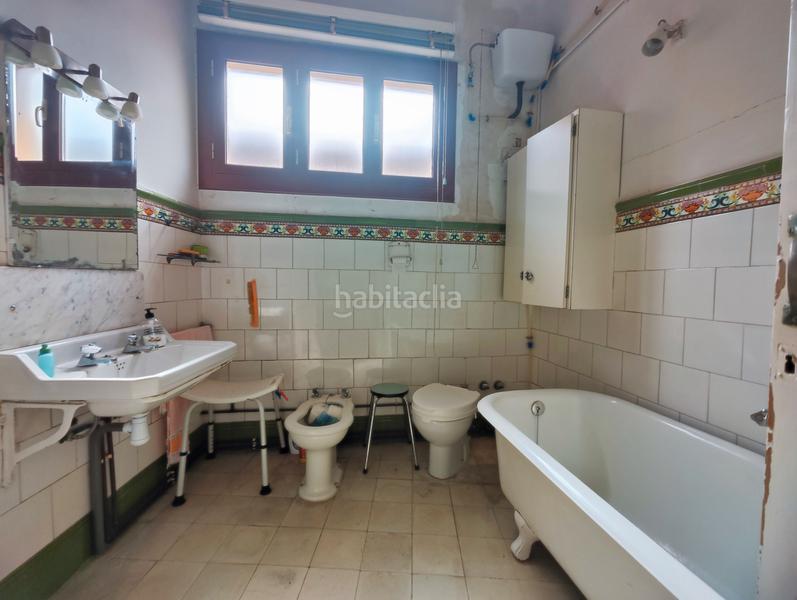 Foto f6cc5154-6d1b-48ef-86a3-47fbee6c2cb4. Casa tot exterior en Barri del Centre Terrassa