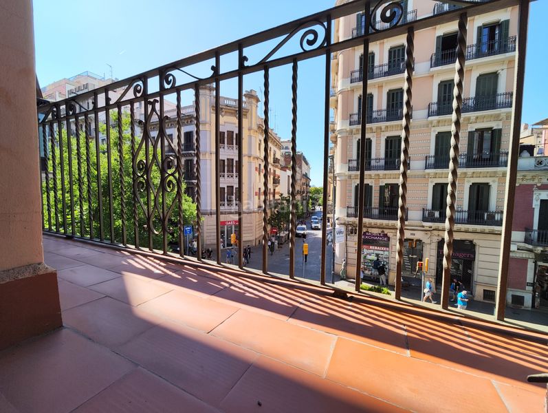 Foto 00635a20-ba7f-40eb-9ca3-800d4da16134. Edifici a Sants Barcelona