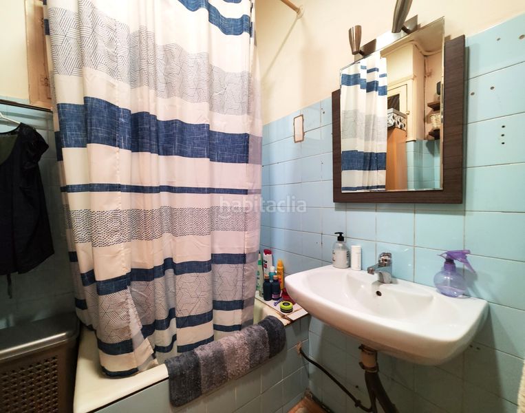 Foto 00a28922-3a1a-4cb4-8b3a-e861d4ecc0d6. Edifici a Sants Barcelona