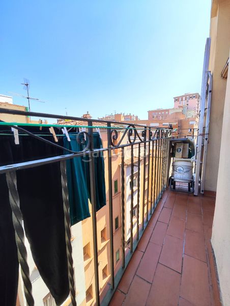 Foto 3883e979-aa9a-4296-b27c-51888f081fb4. Edifici a Sants Barcelona