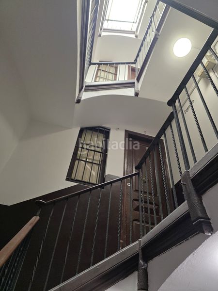 Foto 60b7d642-4183-46cc-b07c-a06c559e61b7. Edifici a Sants Barcelona