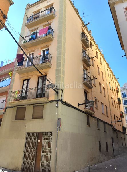 Foto b8e17160-bec3-4fe9-95cc-b3ef75ce8f4d. Edifici a Sants Barcelona