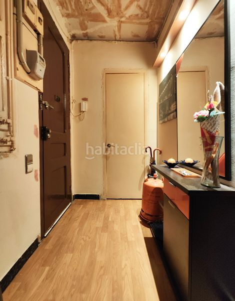 Foto c153f385-109e-45c5-befa-85877f08f7b9. Edifici a Sants Barcelona