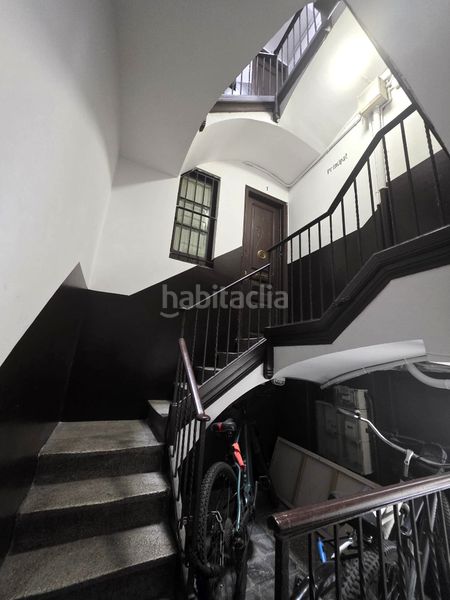 Foto dc1b3b9c-86a4-4fdb-bee9-2f51c88be703. Edifici a Sants Barcelona