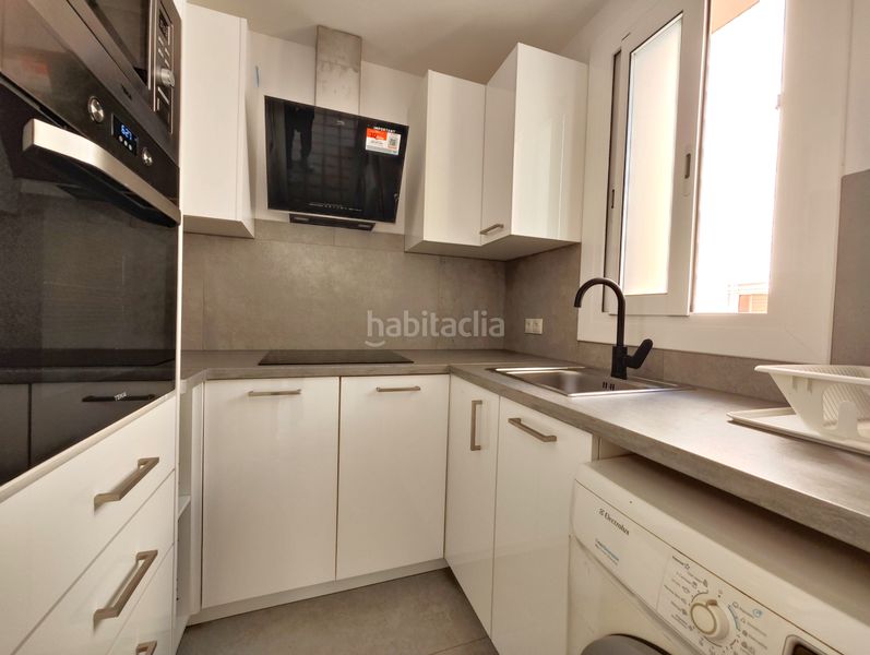 Foto f5cbfa1b-5332-4a15-940a-8d3553f4b314. Edifici a Sants Barcelona
