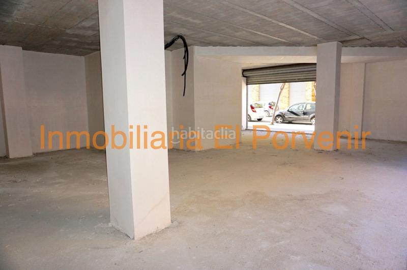 Foto 53e9cc61-55b0-4ef5-97e3-0eef984ca814. Location local commercial dans Parc Central Torrent