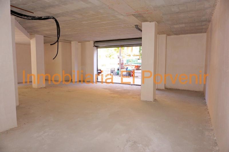 Foto 61683f26-33d5-4d0b-843d-8a3f469c9748. Location local commercial dans Parc Central Torrent