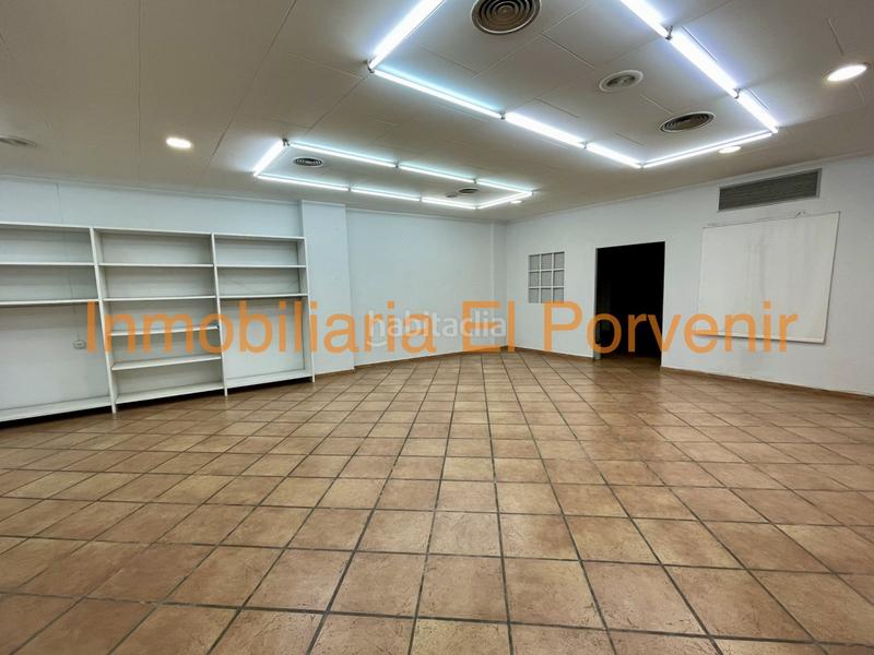 Foto 36590f3f-a18a-4fcf-9ee2-ffdefe17b357. Lloguer local comercial a plaza obispo benlloch 5 a Torrent