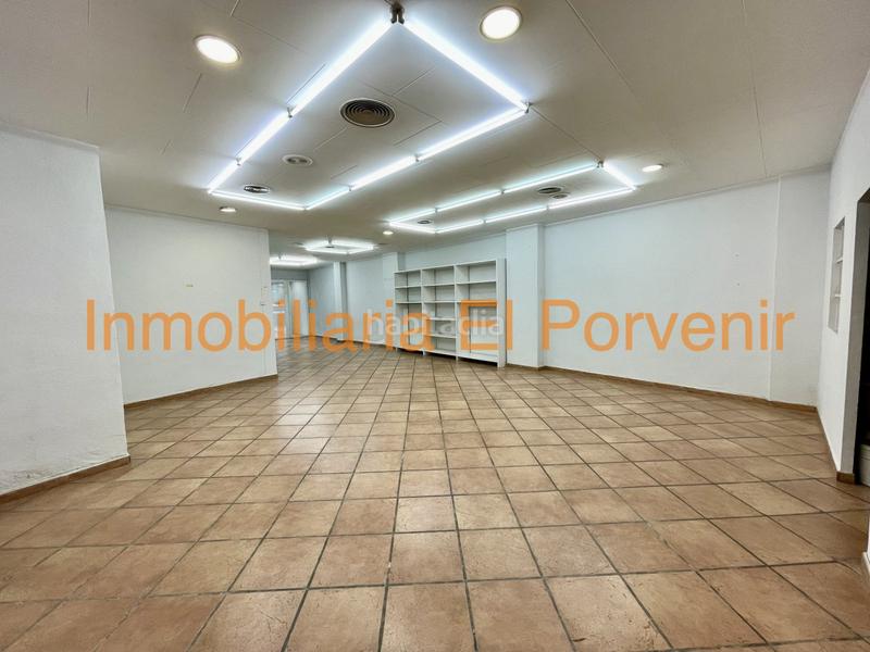 Foto e53c5acd-1511-4c8e-a031-01c153cc9327. Lloguer local comercial a plaza obispo benlloch 5 a Torrent