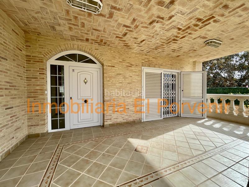 Foto 0d064f4c-401d-4edc-a263-9ba140fb5468. Chalet con riscaldamento parcheggio piscina in Zona Avenida Alta - Auditorio Torrent