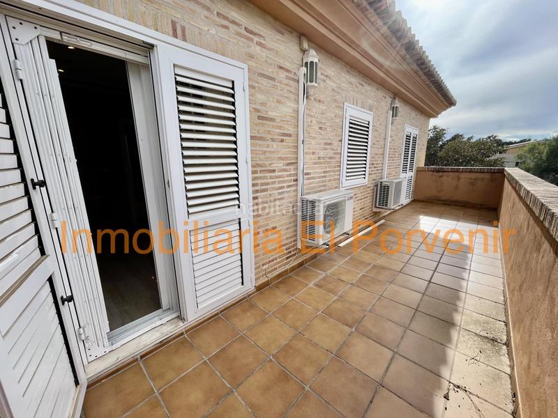 Foto 4853b7b1-d5d0-40cc-b9a6-de866290922b. Chalet con riscaldamento parcheggio piscina in Zona Avenida Alta - Auditorio Torrent