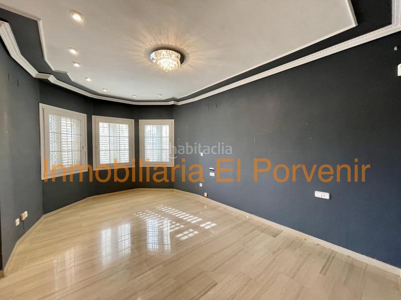 Foto d815d662-4aff-48e2-9161-882ba217dd26. Chalet con riscaldamento parcheggio piscina in Zona Avenida Alta - Auditorio Torrent