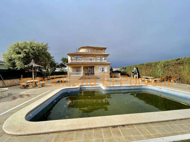 Foto 710cb1a9-3854-41bc-988b-4cc118d0281c. Xalet amb calefacció aparcament piscina a Zona Avenida Alta - Auditorio Torrent