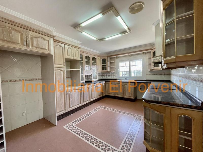 Foto 95209a9e-969c-4fae-8251-e36079d3cd42. Xalet amb calefacció aparcament piscina a Zona Avenida Alta - Auditorio Torrent