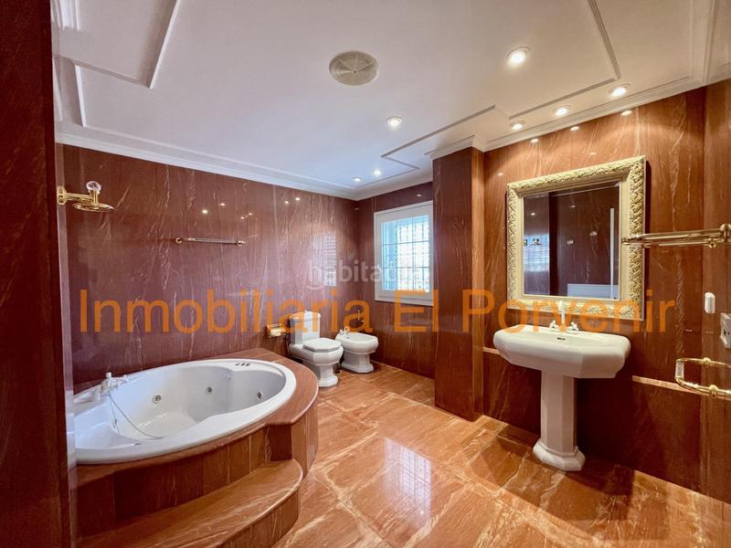 Foto 9908ac8e-257a-444f-8965-4890c1834222. Xalet amb calefacció aparcament piscina a Zona Avenida Alta - Auditorio Torrent