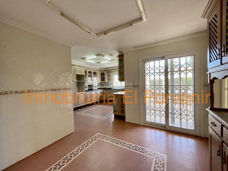 Foto f0798916-07cd-4a00-bfd4-82407e6d065a. Xalet amb calefacció aparcament piscina a Zona Avenida Alta - Auditorio Torrent