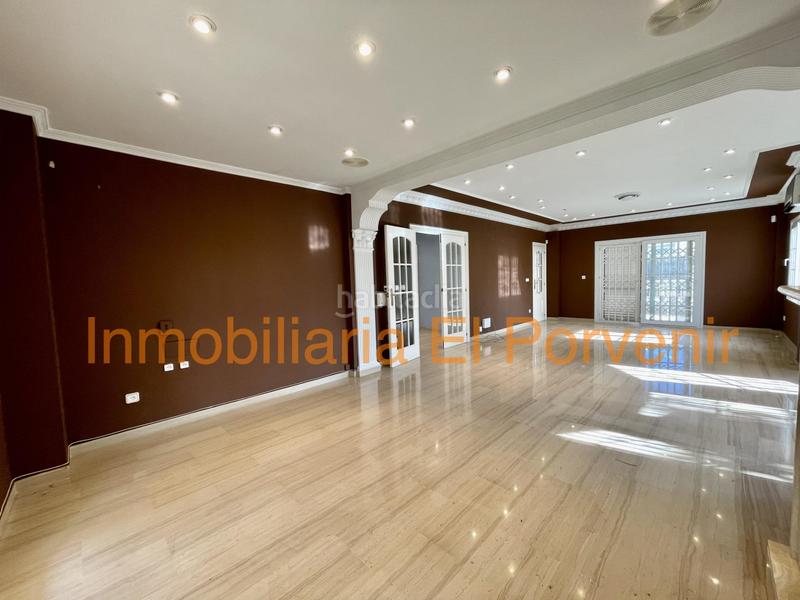 Foto f538513c-46a5-4024-9264-c144f4c820b0. Xalet amb calefacció aparcament piscina a Zona Avenida Alta - Auditorio Torrent