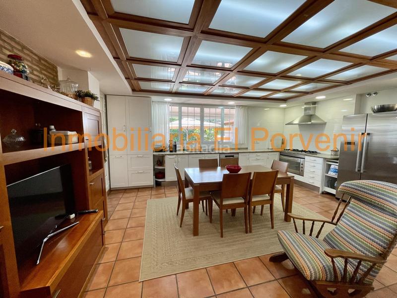 Foto 8233f2d4-bc5d-4c85-ac7a-5db2a69ac3b0. Chalet with heating parking pool in Zona Avenida Alta - Auditorio Torrent