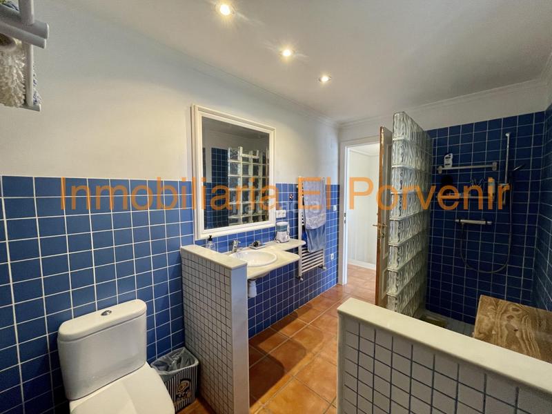 Foto 2bf58526-3c7f-41a3-adb2-efebb1d5c597. Chalet con riscaldamento parcheggio piscina in Zona Avenida Alta - Auditorio Torrent