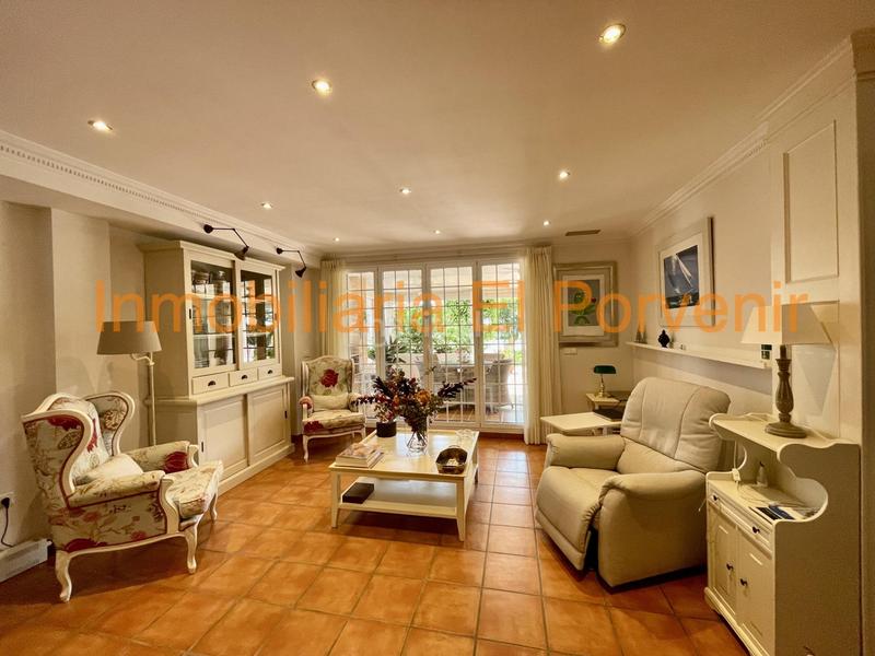 Foto 8a794882-937e-42c7-b690-4f9d6b342d3c. Chalet con riscaldamento parcheggio piscina in Zona Avenida Alta - Auditorio Torrent