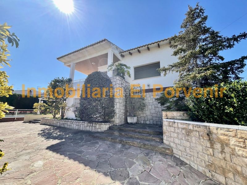 Foto f8dac605-d3fd-4896-b839-6cd2227e36eb. Xalet amb aparcament piscina a Zona Avenida Alta - Auditorio Torrent