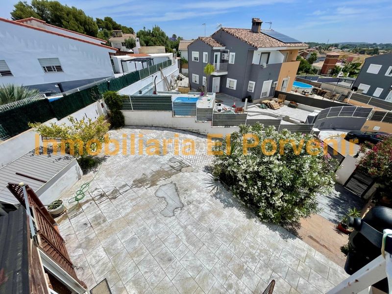 Foto 0ae20fb8-2078-49e8-8dd3-b79d3ff18b84. Casa aparellada amb aparcament piscina a Monserrat