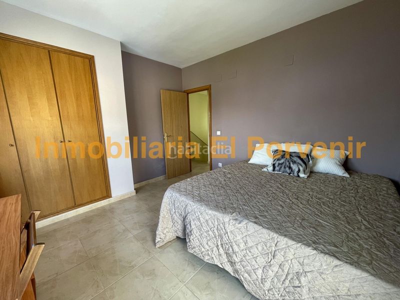 Foto 590e8045-dbff-4419-ab48-2e9a4cc19fb6. Casa aparellada amb aparcament piscina a Monserrat