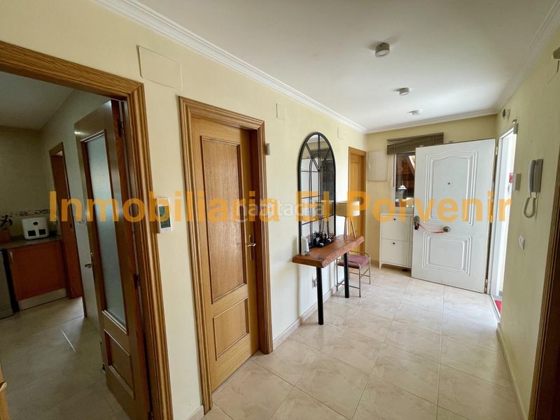 Foto 5fb39cf5-49d0-4ca1-9a35-709937c7e5a7. Casa aparellada amb aparcament piscina a Monserrat