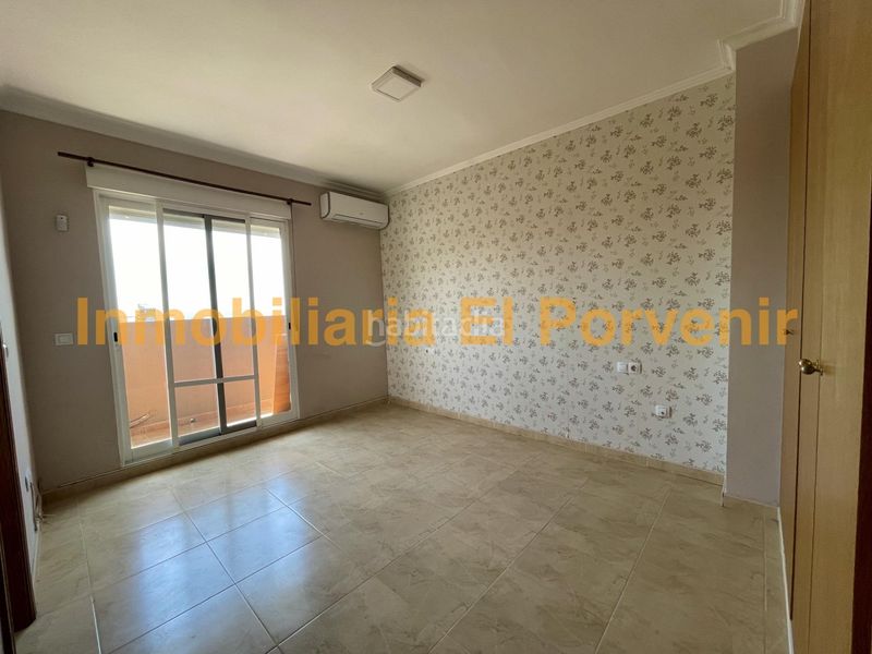 Foto 7eb78034-981b-4224-89c9-221fa2bb8cd4. Casa aparellada amb aparcament piscina a Monserrat