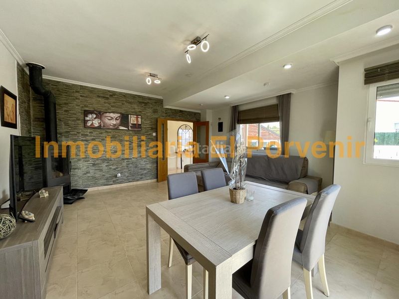 Foto 9e3d1dd6-9b6c-4637-be29-62466d991f4a. Casa aparellada amb aparcament piscina a Monserrat