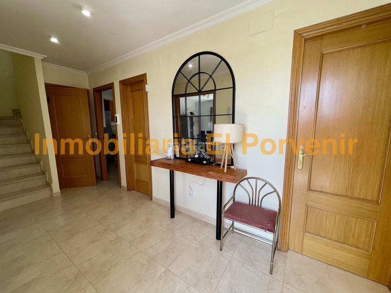 Foto bc9f5b77-79fa-4280-a5a5-c6559c9d6a00. Casa aparellada amb aparcament piscina a Monserrat