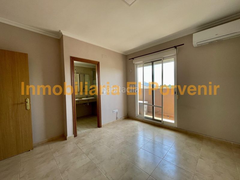 Foto c5cbfa6d-3913-46f5-a723-c20618a7abaf. Casa aparellada amb aparcament piscina a Monserrat