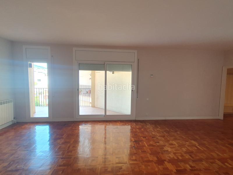 Foto c5178e3c-6f3a-46a3-938f-a729d2e088bd. Piso  señorial, luminoso, muy bien situado en Barcelona