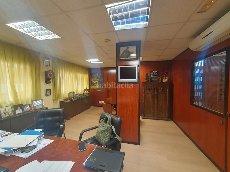 Foto 66c30f1c-298f-4400-9344-6d004fa0fc60. Location bureau dans La Bordeta Barcelona