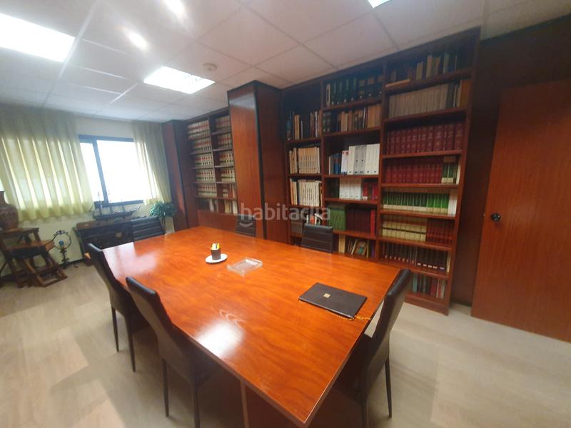 Foto ce99d0e8-070b-4e21-86a7-a96ee3300851. Location bureau dans La Bordeta Barcelona