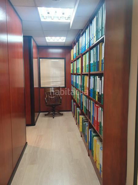 Foto e3e74984-6b42-4e12-961b-4d16578dbe7b. Location bureau dans La Bordeta Barcelona