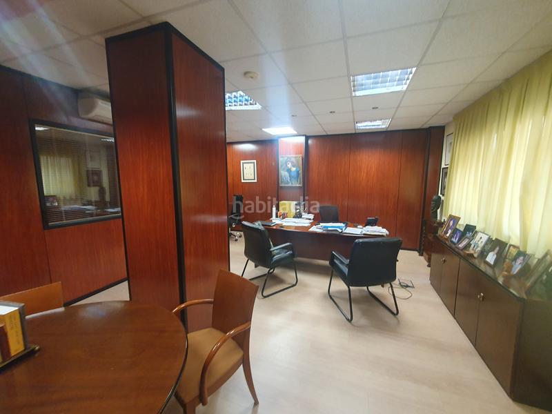 Foto dda69c77-b433-40c8-858b-96dfe0c6f1ba. Miete büro in La Bordeta Barcelona