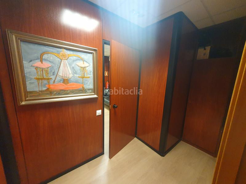 Foto e49b8b31-1571-49c0-959d-8a9f31d34669. Miete büro in La Bordeta Barcelona