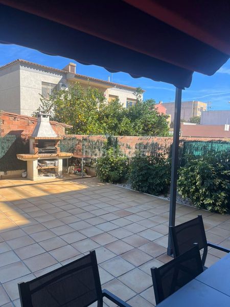 Foto 0c133c95-6ba1-49c1-9ce1-4eec5f872e63. Semi detached house with heating parking in Ponent Reus