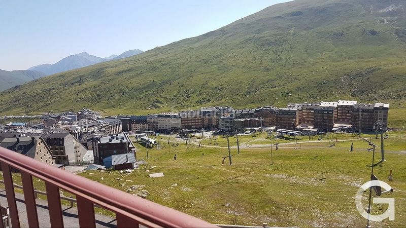 Foto 0d55f887-c921-4f28-8efc-dcc3cadc351e. Casa adossada amb aparcament a Pas de La Casa Encamp