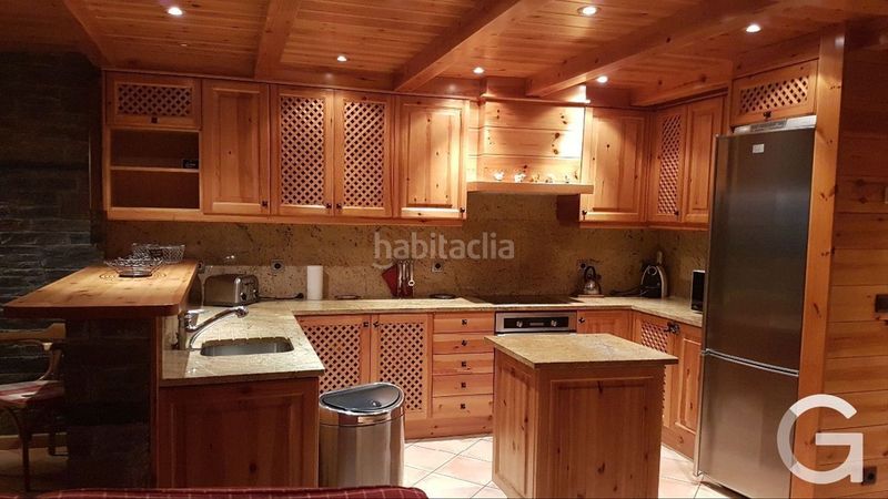 Foto 2b02a979-dda4-47e4-af60-d36fae4e8a46. Casa adossada amb aparcament a Pas de La Casa Encamp