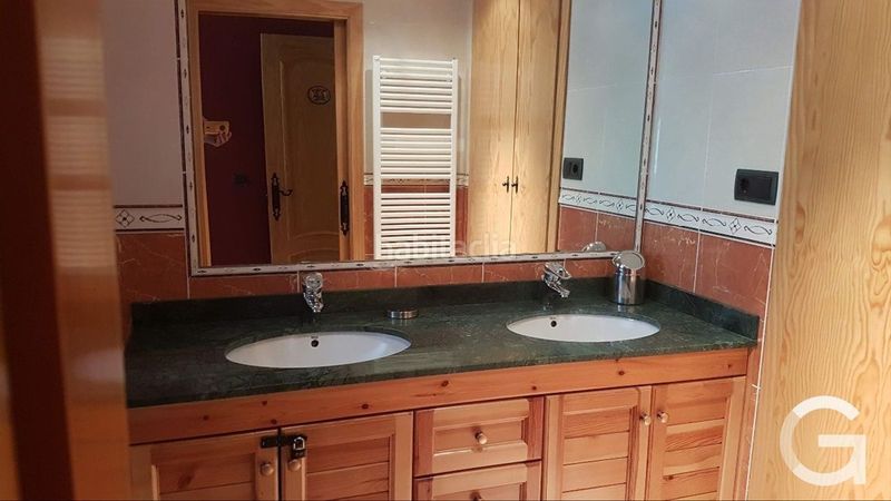 Foto 3349b13e-2049-4d09-bceb-3337e8a83dc7. Casa adossada amb aparcament a Pas de La Casa Encamp