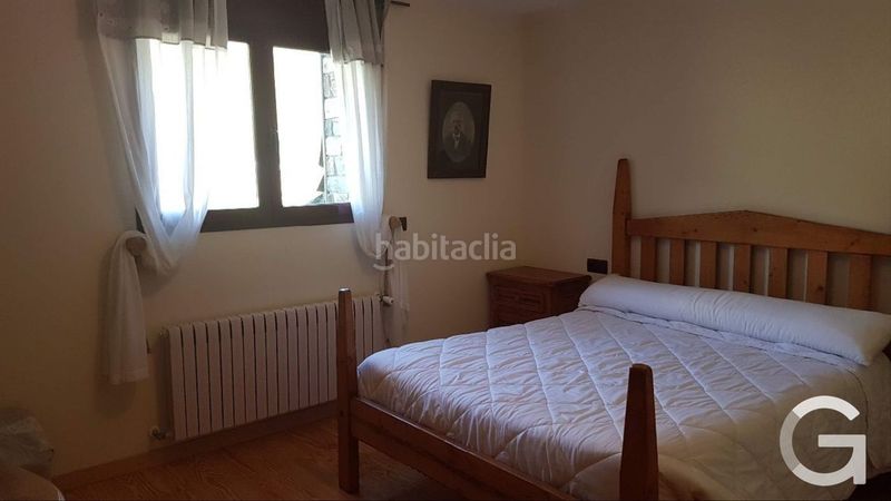 Foto ebef9aff-e075-443a-8d6b-3943b6f2e095. Casa adossada amb aparcament a Pas de La Casa Encamp