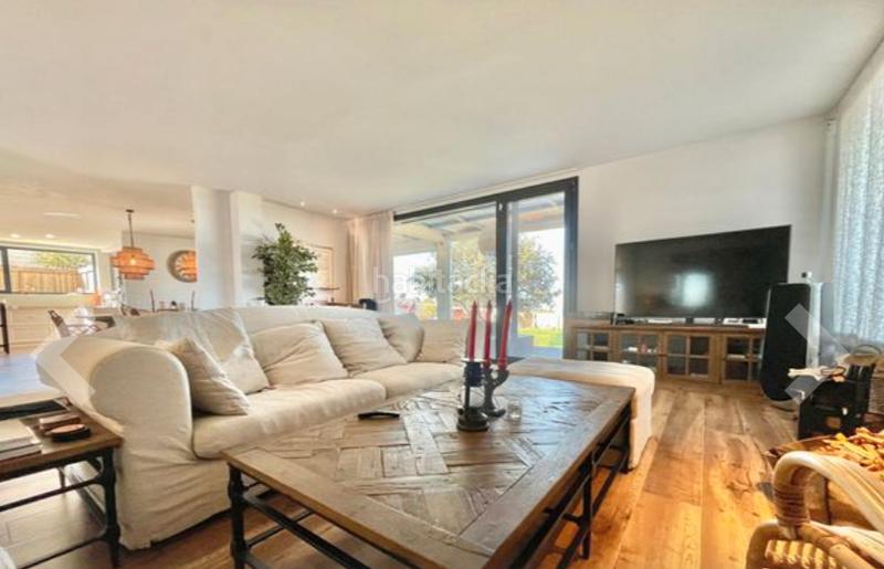 Foto 694923fd-fbef-40d7-9c90-3d949dc64ed5. Chalet with fireplace heating parking pool in Los Ángeles de San Rafael Espinar (El)