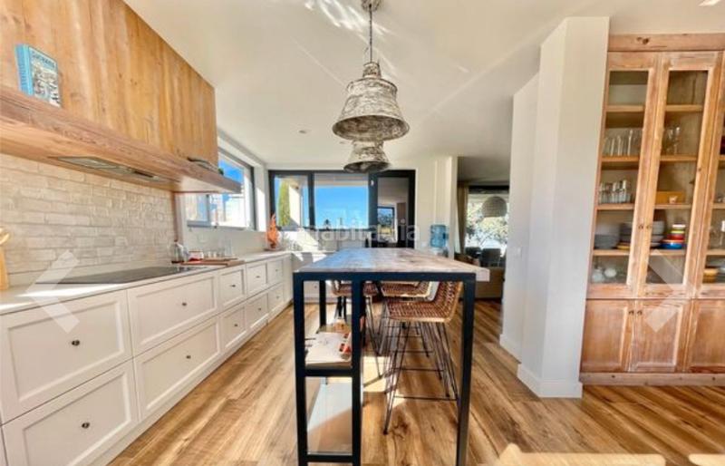 Foto 832236f4-b55f-4f5e-b668-d3a18802348a. Chalet with fireplace heating parking pool in Los Ángeles de San Rafael Espinar (El)