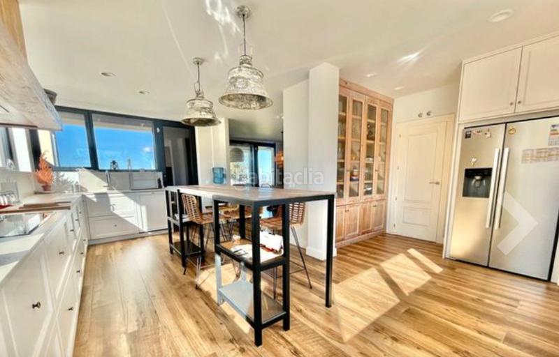 Foto c8160505-b7c6-49ae-8509-e09e89cd854f. Chalet with fireplace heating parking pool in Los Ángeles de San Rafael Espinar (El)