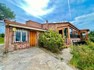 Chalet  Calle miln. Impresionante chalet independiente con piscina en los ngeles de